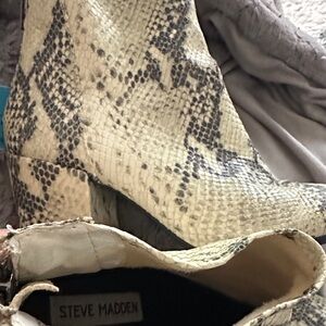 Steve Madden Black and Cream Snakeskin Boots
